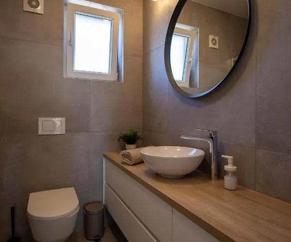 Senka Biograd Na Moru